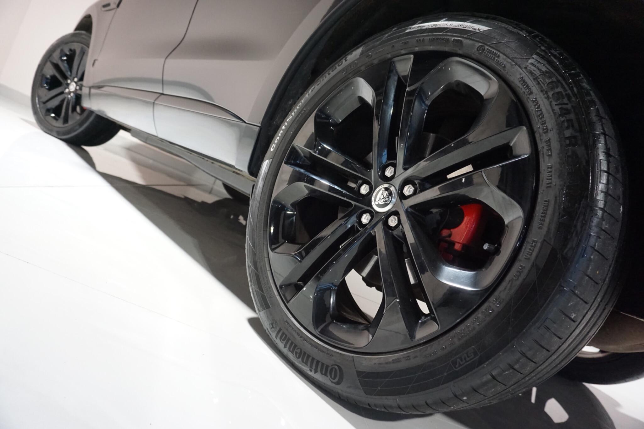 Jaguar F-PACE 3.0 D300 MHEV R-Dynamic HSE Black SUV 5dr Diesel Auto AWD Euro 6 (s/s) (300 ps)